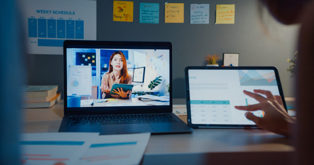 Hoạt động online tác động đến quá trình tìm việc ra sao